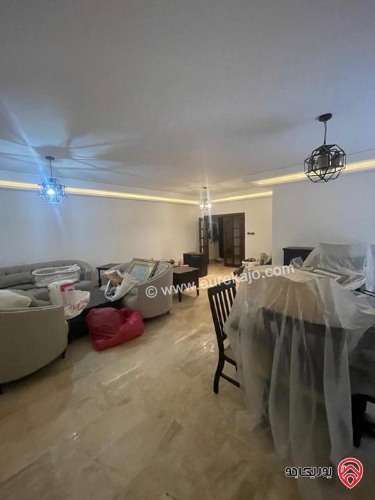 شقة شبه أرضية مساحة 245م داخلي و 250م خارجي للبيع في عمان - عبدون