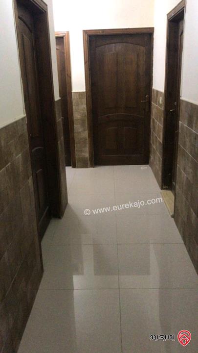 شقة طابق ثاني فني مساحة 137م للبيع في اربد 