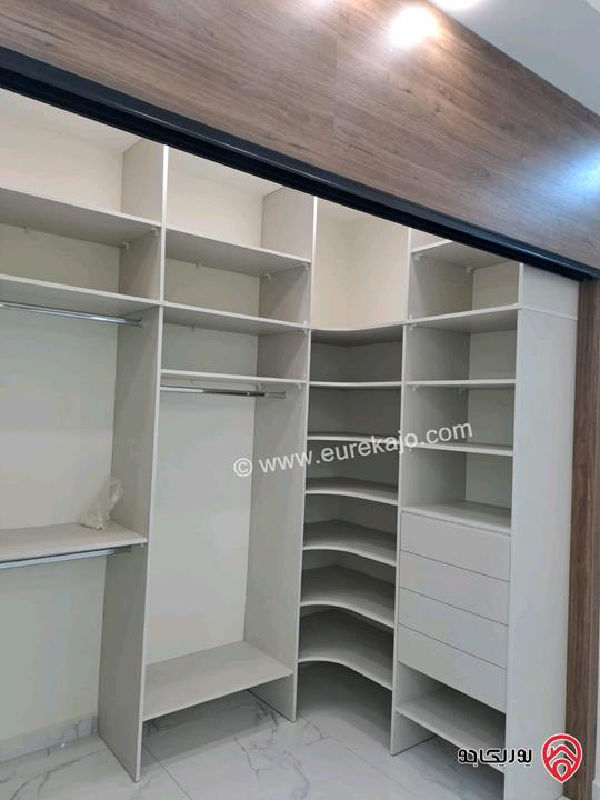 شقة طابق أرضي مساحة 173م داخلي و 160م خارجي للبيع في اربد - ايدون