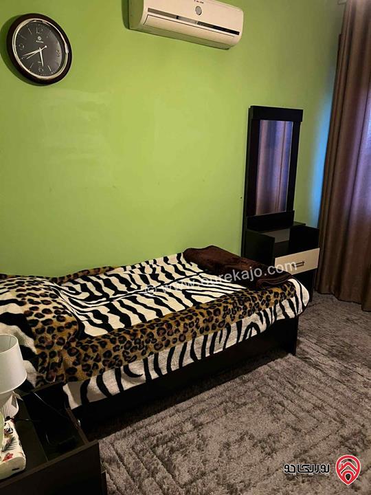 شقة طابق رابع مع روف مساحة 220م للبيع في عمان - ام السماق من المالك