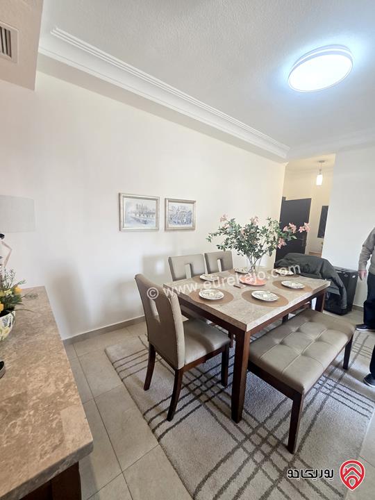 شقة طابق ثالث مساحة 120م للايجار مفروشة في عمان - الرابية