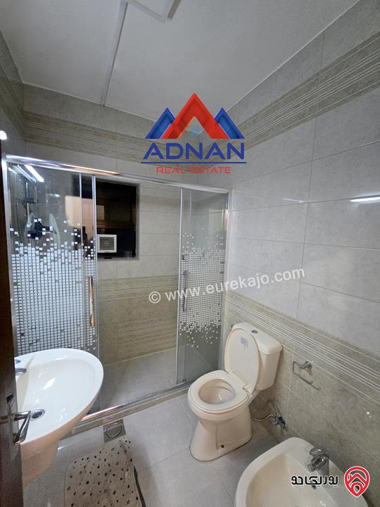 شقة أرضية مساحة 185م داخلي مع حديقة كبيرة 400م و كراج ومدخل خاص مفروشة للإيجار في عمان - الصويفية