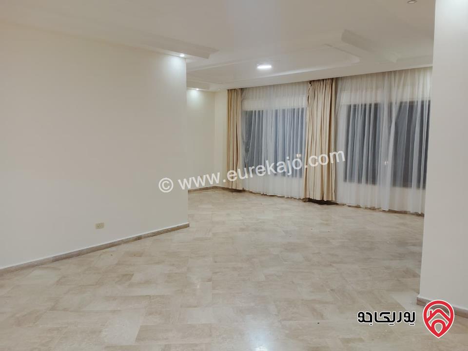 شقة أرضية فاخرة مساحة 300م داخلي و 300م خارجي للايجار في عمان - عبدون