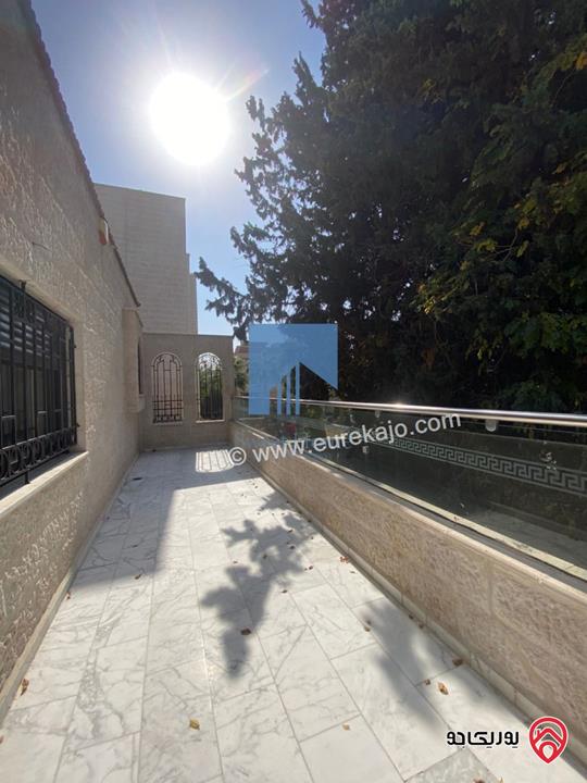 فيلا مستقلة فاخرة مساحة 700م على ارض 1 دونم و 350م للبيع في عمان - أم السماق الشمالي قرب التلاوي وخلف السنترو 