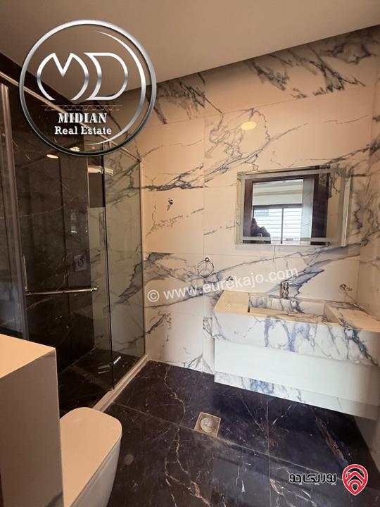 شقة ارضية للبيع في عمان - دير غبار مساحة 200م مع ترس 40م تشطيبات و ديكورات سوبر ديلوكس جديدة لم تسكن