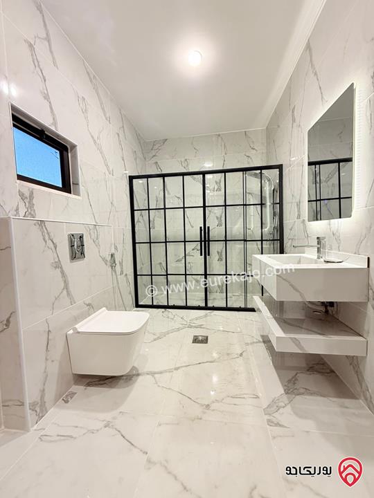 مزرعة داخل كومباوند مغلق مساحة البناء 100م على أرض 500م للبيع في عمان - طريق المطار خلف جامعة الاسراء بالقرب من الشحن الجوي