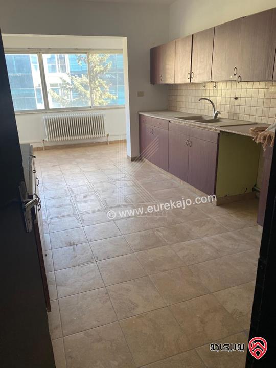 شقة طابق ثاني مساحة 158م للبيع في عمان - الشميساني