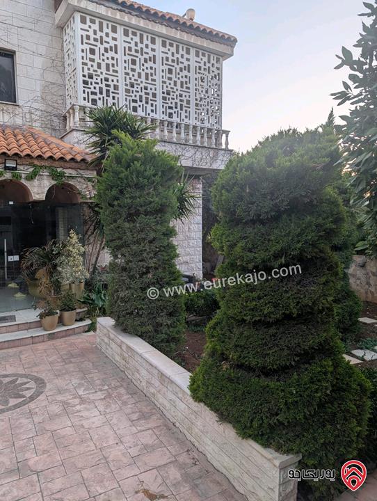 فيلا مساحة 1 دونم على ارض 880م للبيع في عمان - أجمل أحياء عبدون