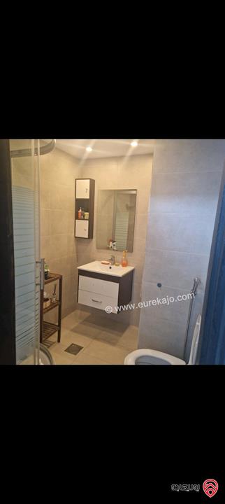 شقة طابق ثالث مع روف مساحة 226م للبيع في عمان - عبدون 