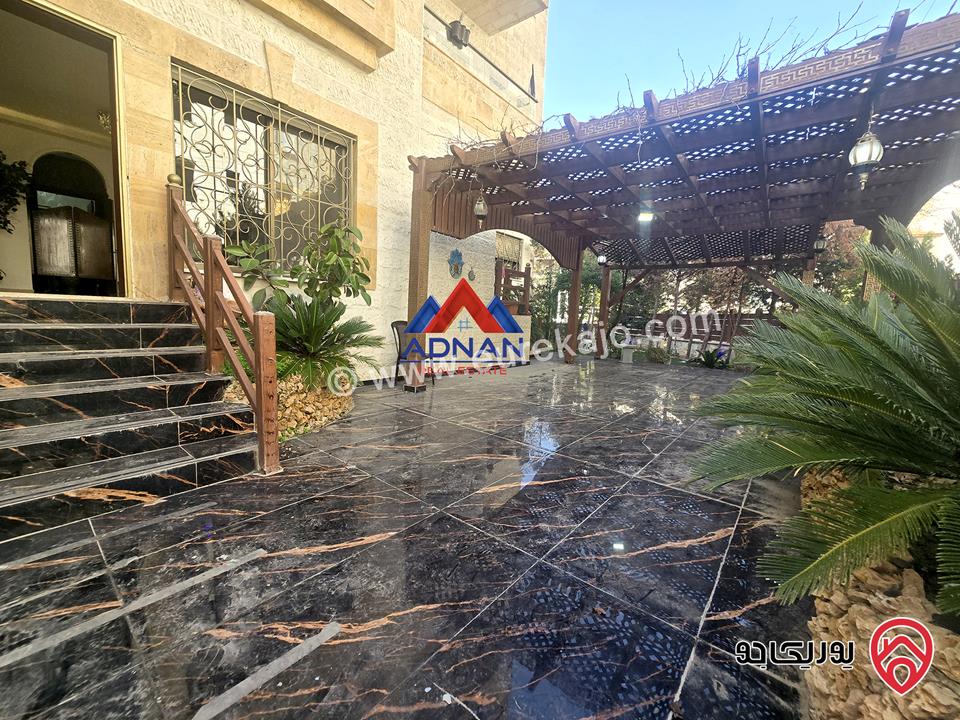 شقة ارضية مساحة 170م داخلي و 100م خارجي للإيجار الفارغ في عمان - الرابية