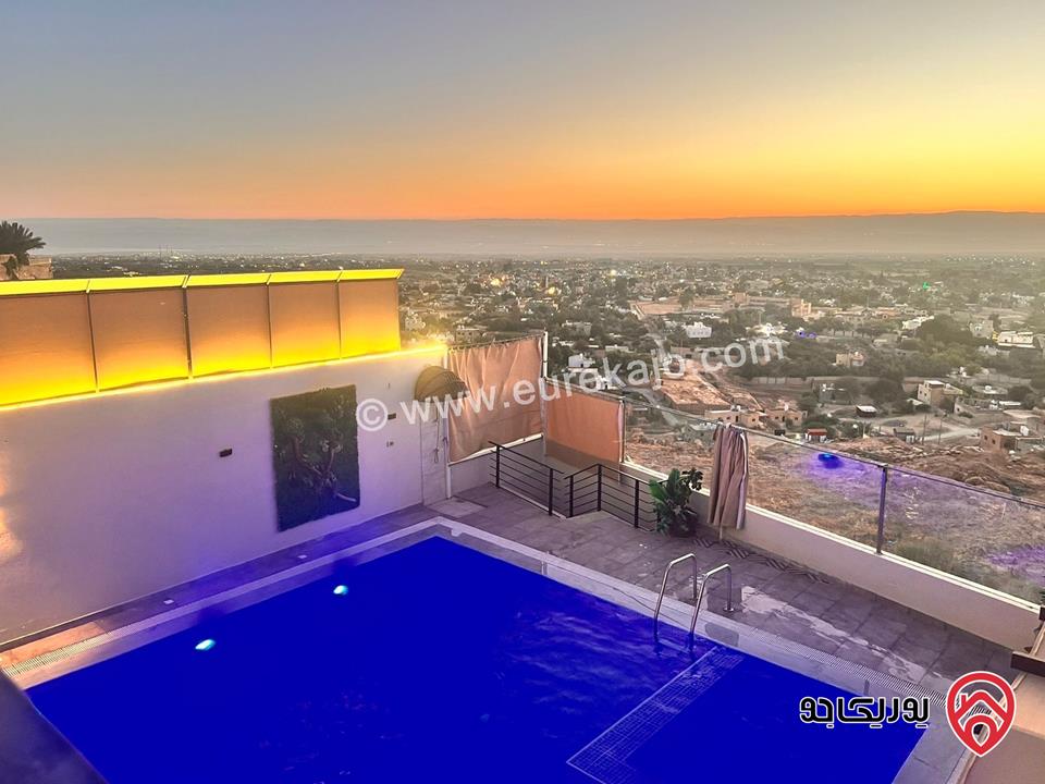 شاليه فخم جدا مساحة الأرض 311م على شارعين ومساحة البناء 220م للبيع في البحر الميت - الروضة 