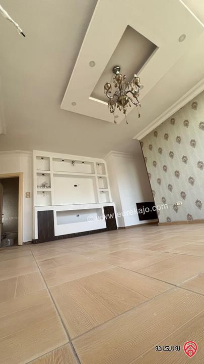 شقة طابقية طابق ثالث مساحة 190م للايجار في عمان - ام اذينة