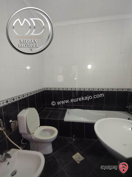 شقة للبيع في عمان - ام السماق طابق اول مساحة 215م 4 نوم تشطيبات سوبر ديلوكس اطلالة جميلة بسعر مميز جداً