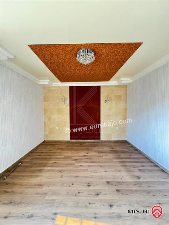 شقة مميزة طابق ثالث دوبلكس مساحة 250م للبيع في عمان - رجم عميش مع اطلالة جميلة