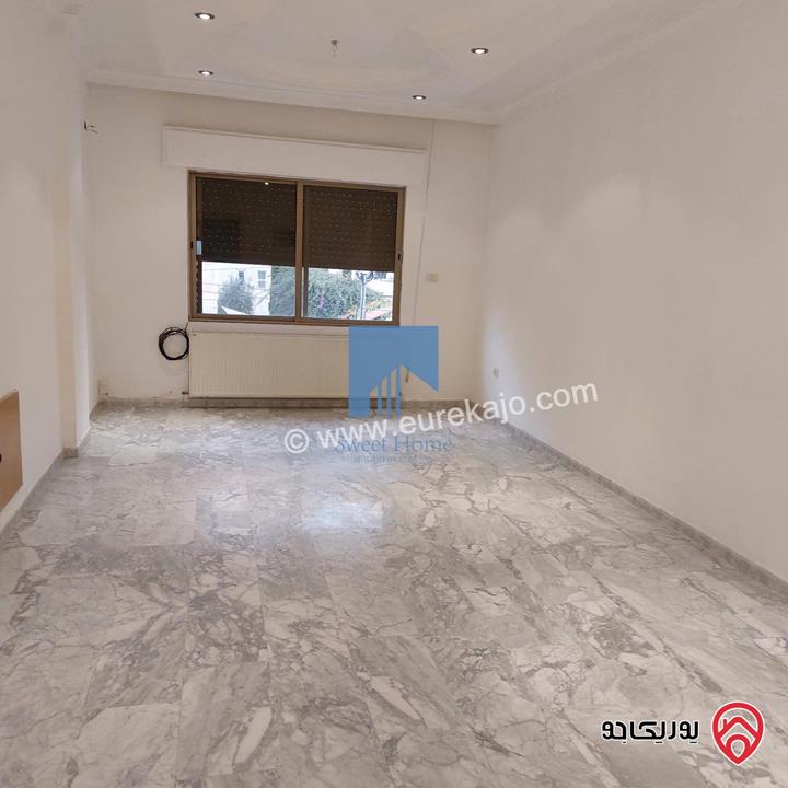 شقة مميزة طابق اول 185م  للبيع في عمان - دير غبار