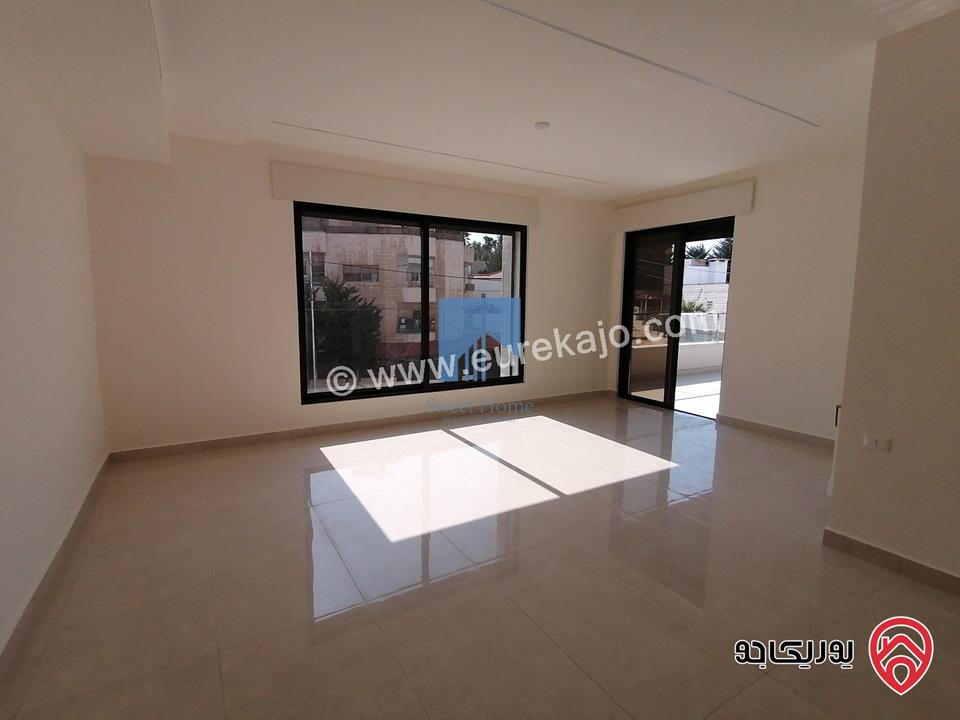 شقة فاخرة للبيع في عمان أم السماق - خلف السيتي مول وقرب مكة مول طابق ارضي 250م تشطيب سوبر ديلوكس لم تسكن