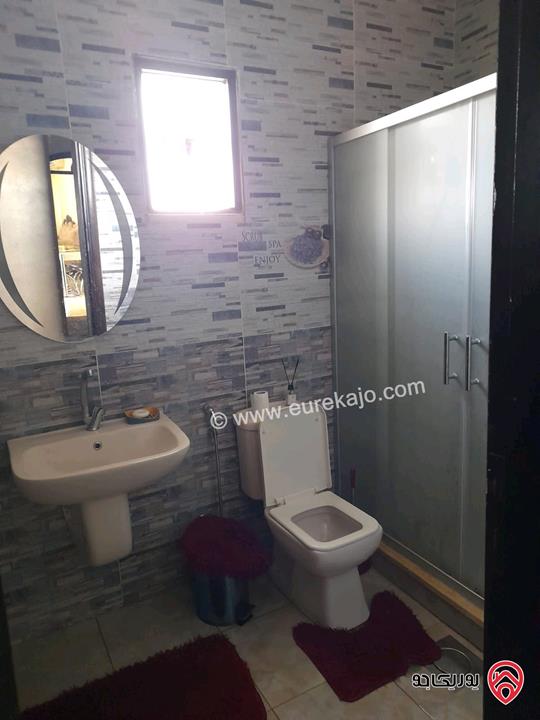 منزل مساحة 140م على أرض 5 دونم للبيع في المفرق قضاء رحاب 