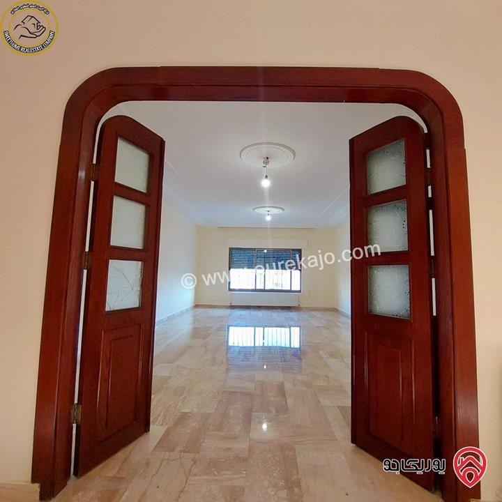 شقة فاخرة للبيع في خلدا - قرب مدارس ساندس طابق ثالث 200م مع روف 140م تشطيب سوبر ديلوكس بسعر مغري