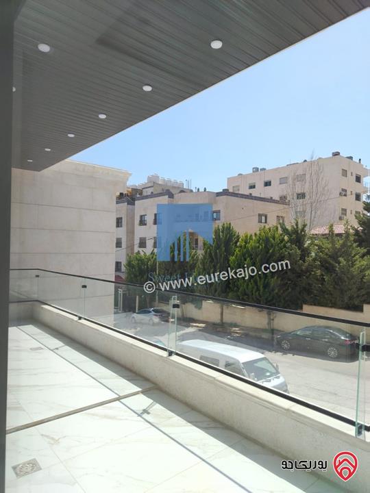 شقة فاخرة طابق ثالث دوبلكس مساحة 220م لم تسكن للبيع في عمان خلدا - خلف المستشفى السعودي ومقابل ميداس