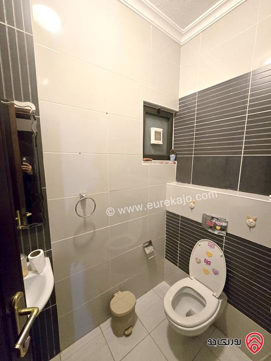 شقة طابق ثاني مساحة 180م اتجاه جنوبي للبيع في عمان - الرابية