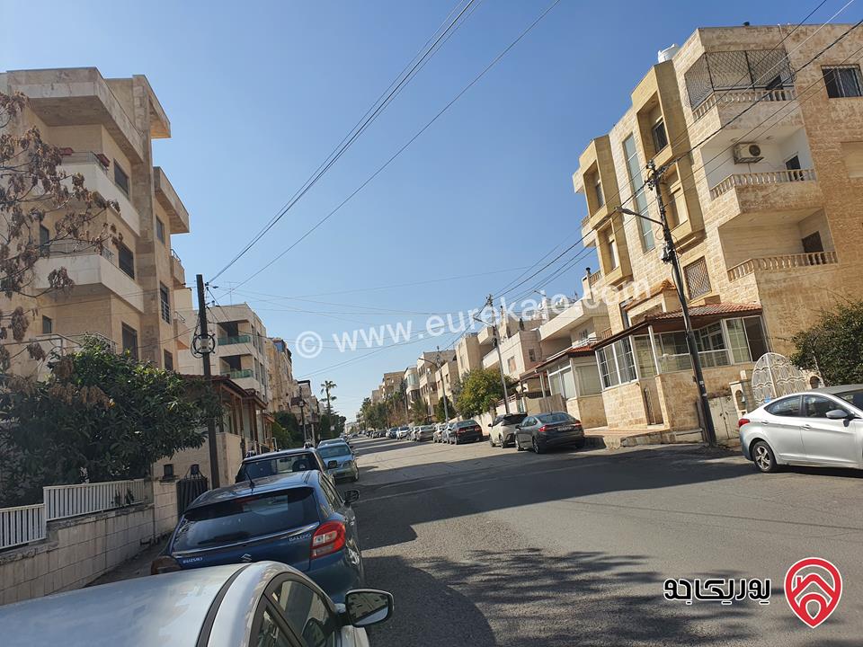 شقة شبه جديدة مساحة 130م طابق ثالث للبيع في عمان - منطقة السابع