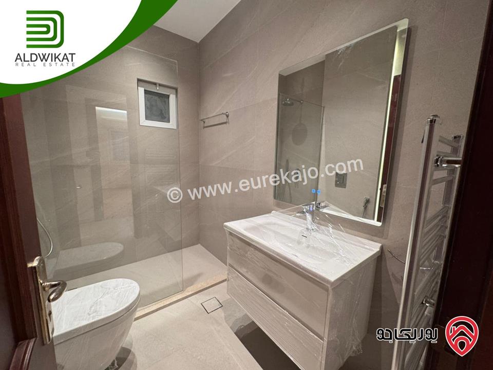 شقة فاخره ارضية للايجار في عمان - دير غبار مساحة البناء 280م ومساحة الحديقة 100م والترس 150م موقع مميز تصلح للسفارات والهيئات الدبلوماسية