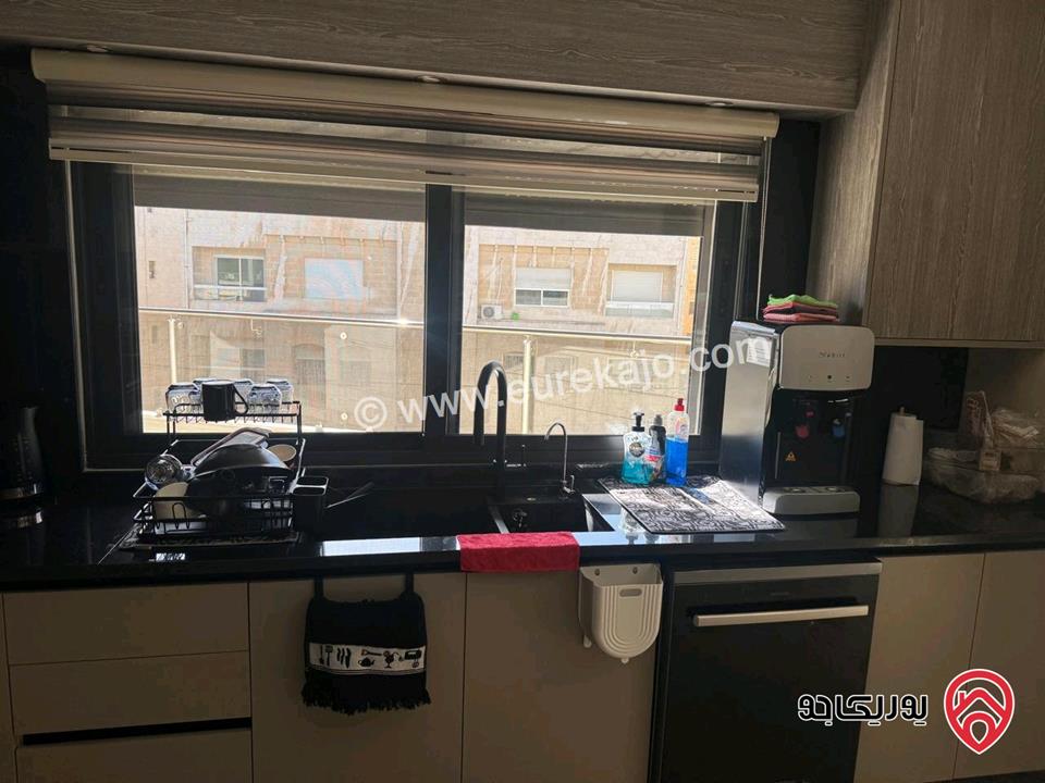 شقة طابق ثاني مساحة 215م للبيع في عمان - الرابية