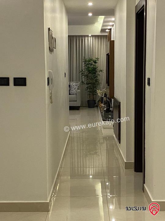 شقة ارضية فاخرة مفروشة مساحة 142م داخلي و 40م خارجي للايجار في عمان - الدوار الرابع جبل عمان