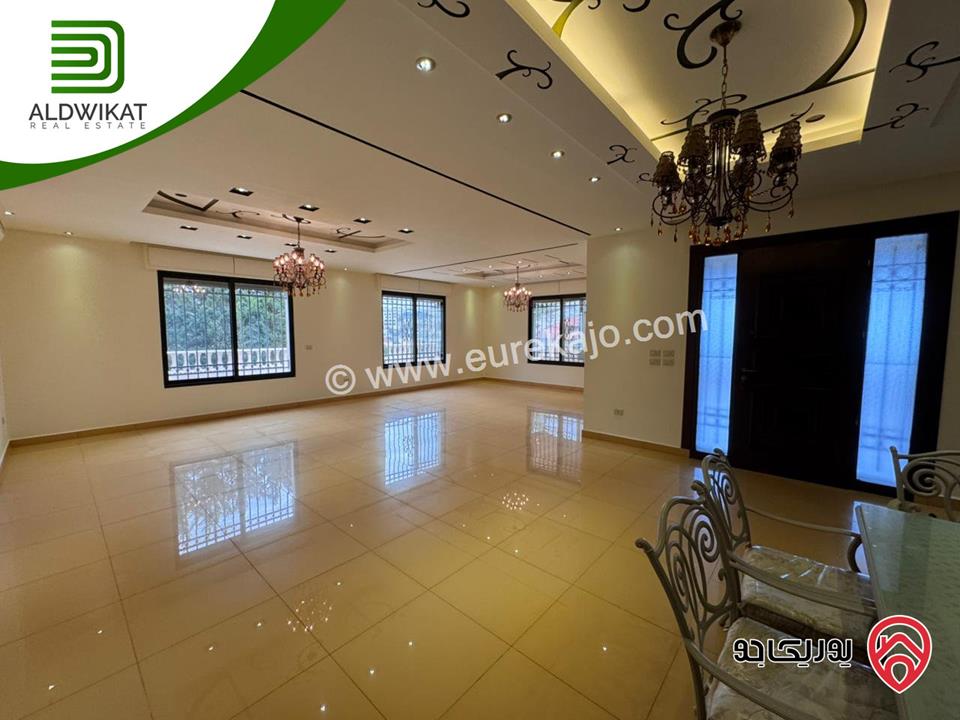 طابق من فيلا للايجار في عمان - دابوق المساحة 350م ، الحديقة 200م ، الترس 100م منطقه مطلة وفلل حديثة