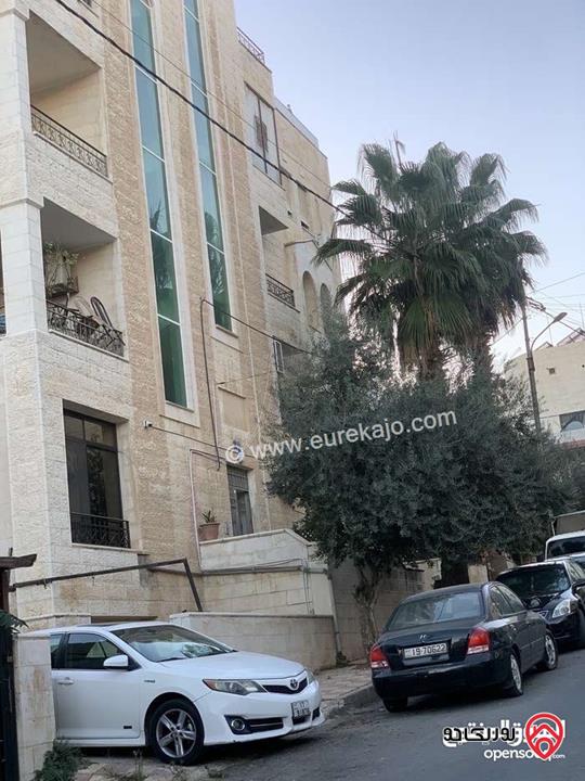 شقة طابق ثالث مساحة 245م للبيع في عمان - خلدا منطقة راقيه و هادئة و مخدومة 