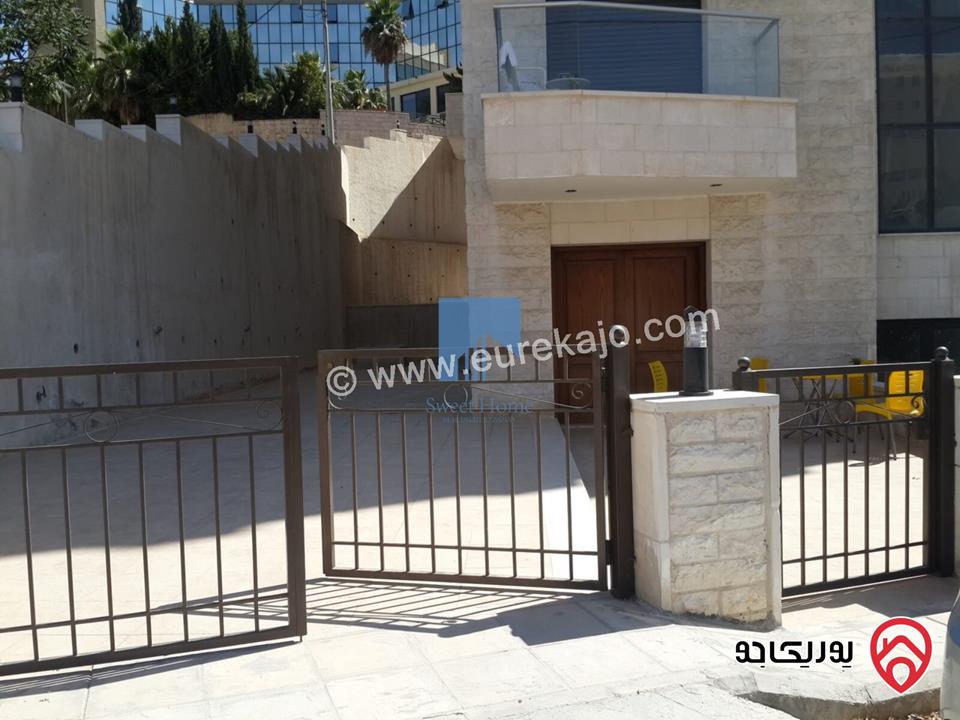 شقة أرضية مفروشة فاخرة للبيع في جبل عمان - مقابل رئاسة الوزراء وقرب فندق عمان ويست 100م مع ترسات 110م بسعر مغري