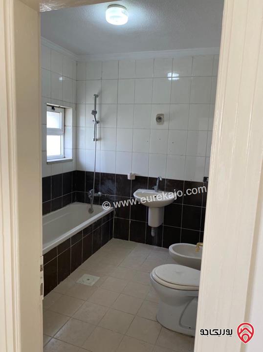 فيلا متلاصقة دوبلكس مساحة البناء 200م على أرض 150م للبيع في عمان - مرج الحمام 