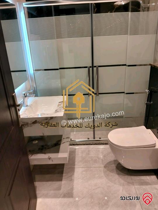 شقة طابق ثالث مع روف دوبلكس مساحة 185م فارغة للإيجار في عمان - الجندويل 