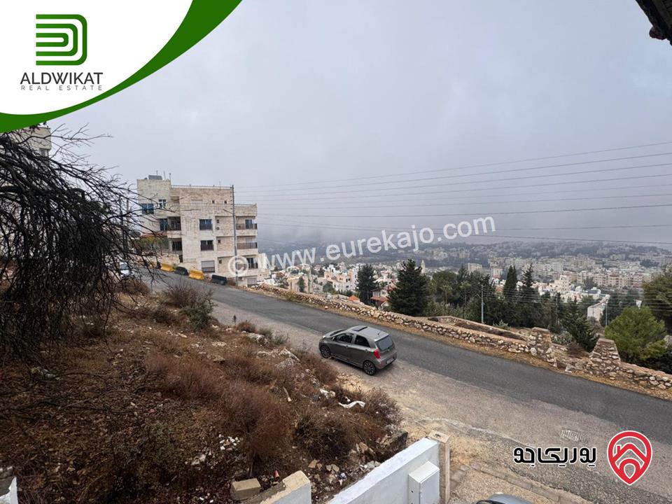 فيلا مستقلة للبيع في عمان - صويلح بالقرب من الحمر مساحة الأرض860م مساحة البناء 390م موقع اطلالة