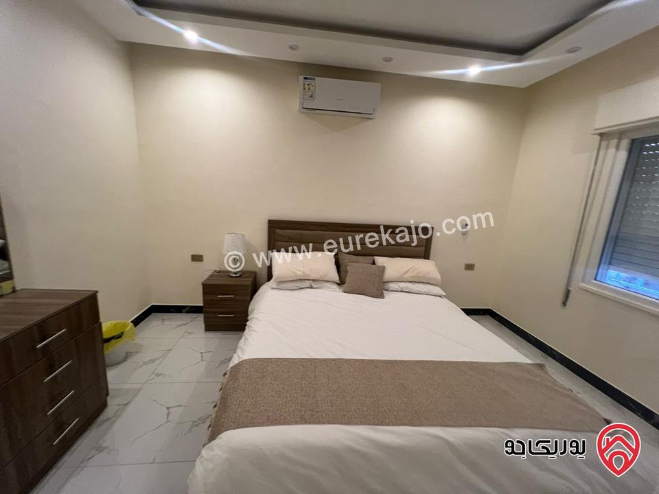 شقة فاخرة أرضية مساحة 180م داخلي و 100م خارجي للايجار مفروشة في عمان - عبدون