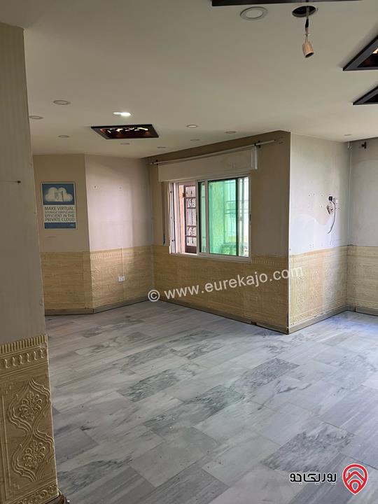 شقة شبه أرضية مساحة 100م داخلي و 100م خارجي للبيع في عمان - الجبيهة 