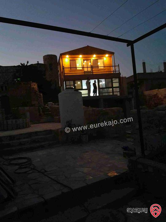 شاليه ومزرعة مساحة الأرض 900م للبيع في اربد لواء بني كنانة قرية حاتم