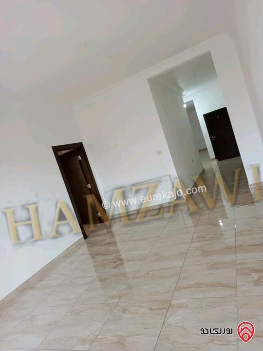 شقة مميزة شبه ارضية مساحة 200م داخلي و 120م خارجي للايجار في عمان - حي الصحابة 