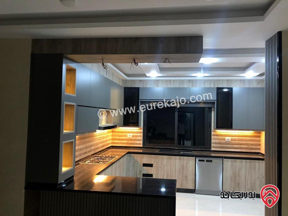 شقة فاخرة مساحة 180م طابق أول للبيع في عمان - الجبيهة 