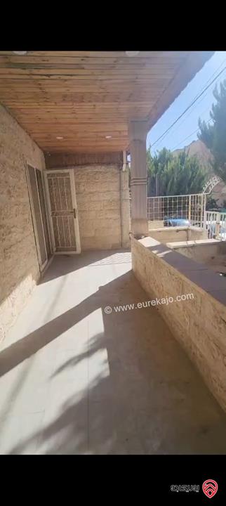 شقّة أرضية مميزة مساحة 211م داخلي و 150م خارجي للبيع في عمان - الجاردنز – موقع هادئ وقريبة من الخدمات