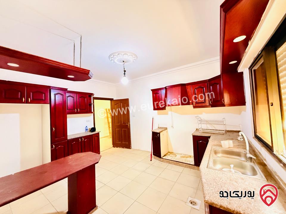 شقة مساحة 165 متر طابق أول للبيع في عمان - طبربور 