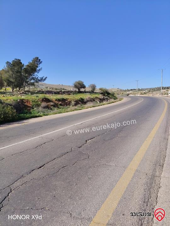 قطعة ارض مساحة 3400م للبيع في جرش على شارع جرش الزرقاء الرئيسي