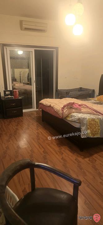 شقة أرضية مساحة 300م داخلي و 170م خارجي للبيع في عمان - ام اذينة