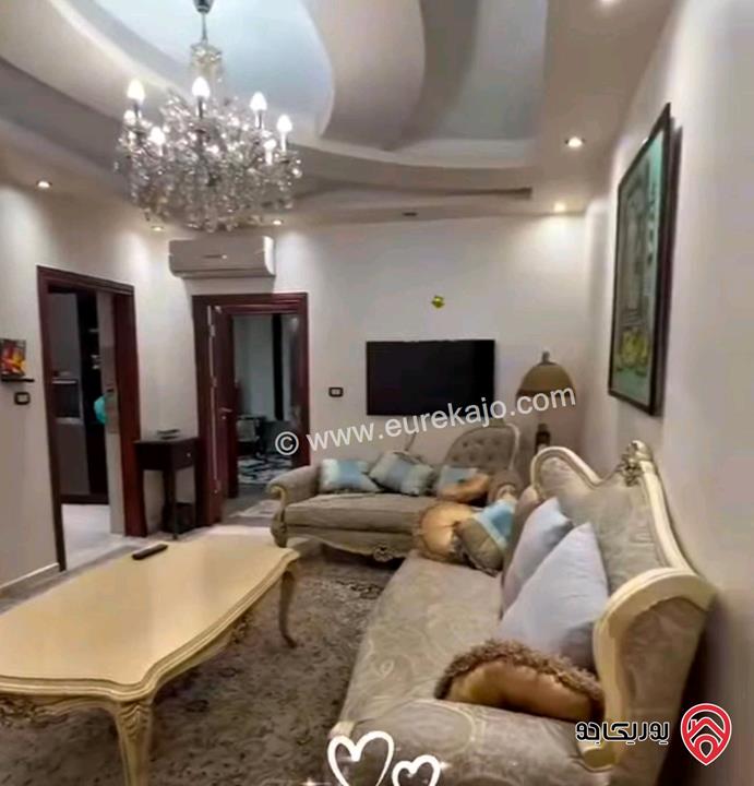 شقة ارضية مفروشة مساحة 135م داخلي و 50م خارجي للبيع في عمان - الرابية مخدومة ومنطقة هادئة