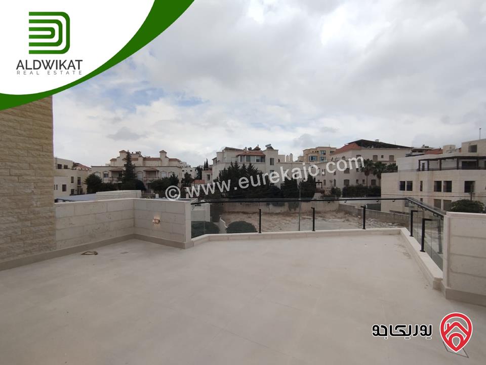 رووف مساحة البناء 190م ومساحة الترس 190م للبيع في عمان - دابوق