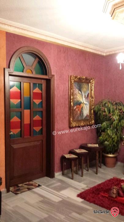شقة أرضية مساحة 213م تراسات مكرمدة 200م للبيع في عمان - المدينة الرياضية 