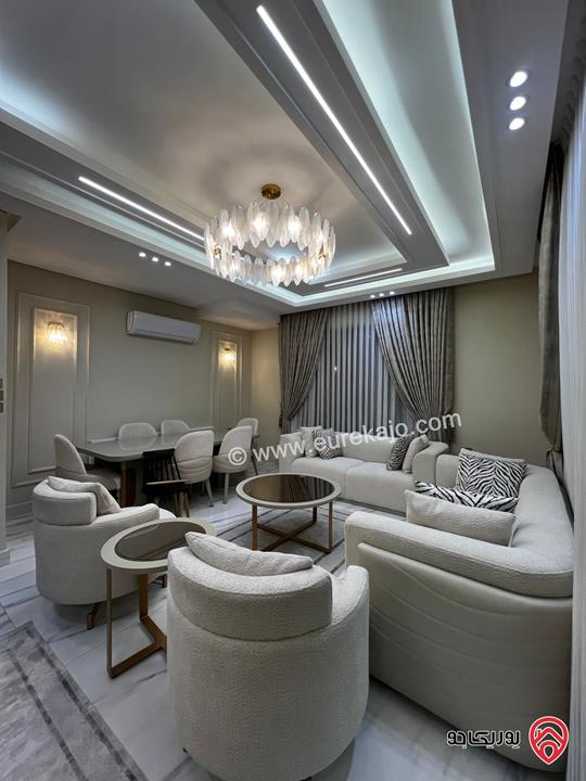 شقة طابق ثالث دوبلكس فاخرة مساحة 240م للبيع مفروشة في عمان - خلدا