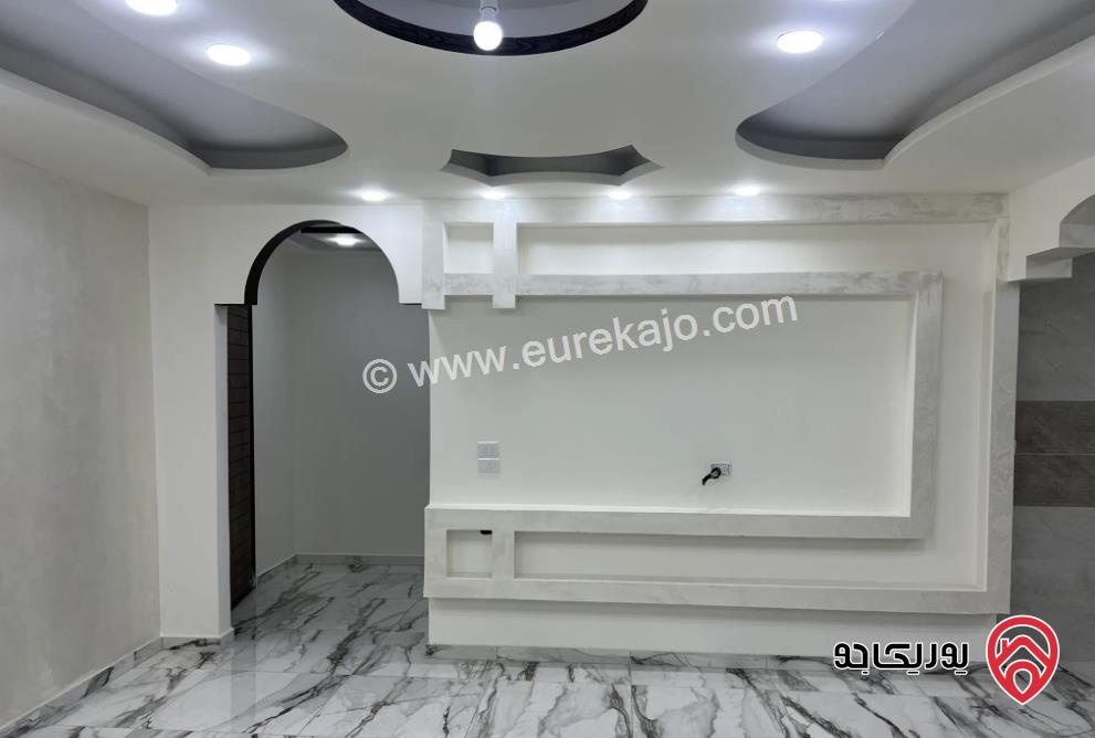 شقة مساحة 200م طابق أرضي للبيع في الزرقاء الجديدة 