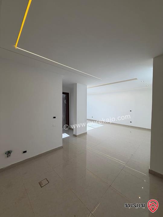 شقة سوبر ديلوكس شبه ارضي دوبلكس مساحة 228م مع ترس 40م للبيع في عمان - مرج الحمام 