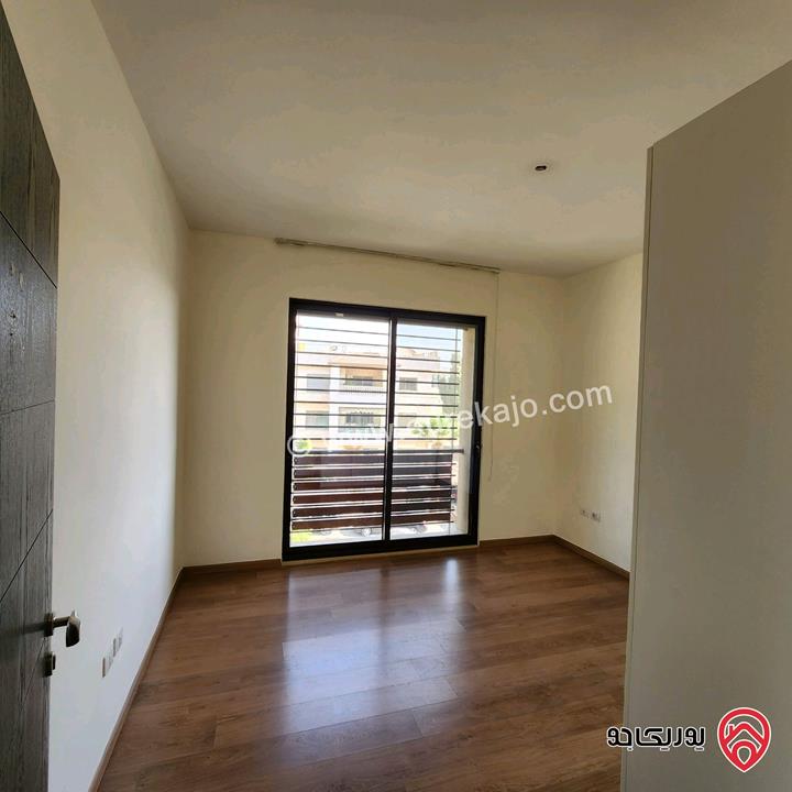شقة ديلوكس طابق ثالث مساحة 330م للبيع في عمان - جبل عمان مطلة على وادي عبدون